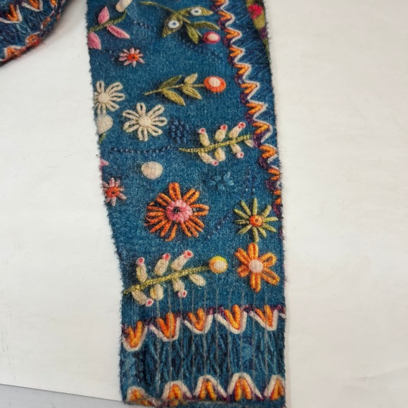 Unique Skeleton Couple Embroidered Teal Blue Sweater Women's Artwear Soft - Picture 10 of 13